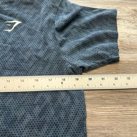 Gymshark Shirt Blue Gray Mens M Crewneck Geometric Honeycomb Gradient Stretch - Picture 8 of 10